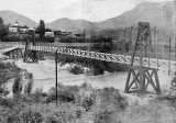 The pedestrian suspension bridge at Mackaytown